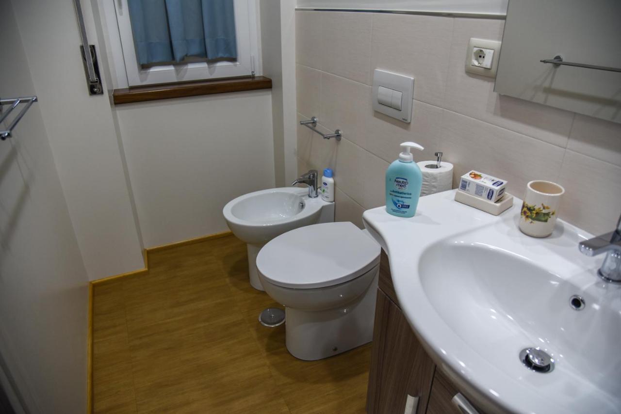 Camera Doppia con Letti Singoli con Bagno